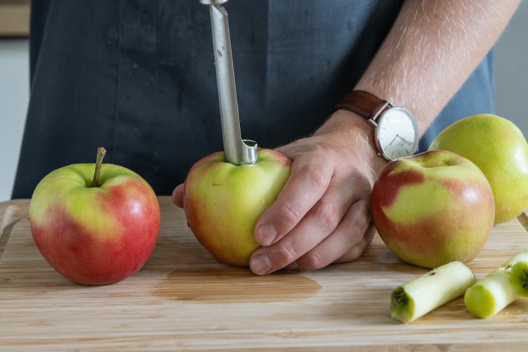 Schneller Bratapfel aus der Mikrowelle I Rezept - eat.de