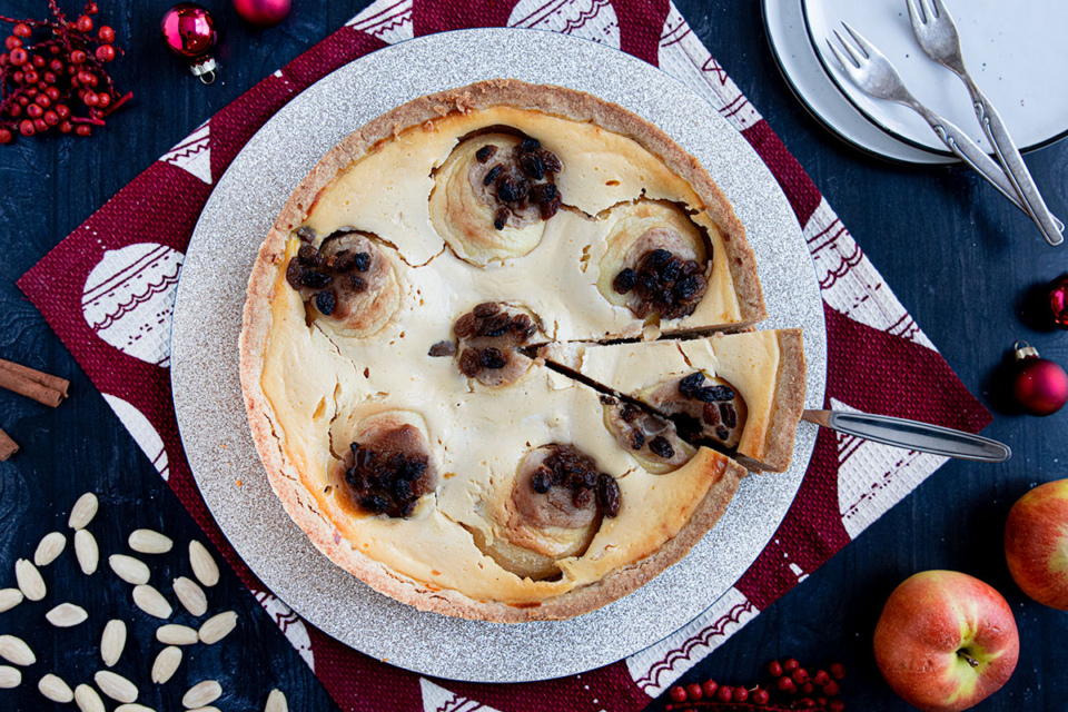Weihnachtlicher Bratapfelkuchen mit Quark | Rezept - eat.de