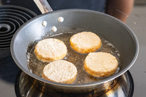 Jägerschnitzel anbraten