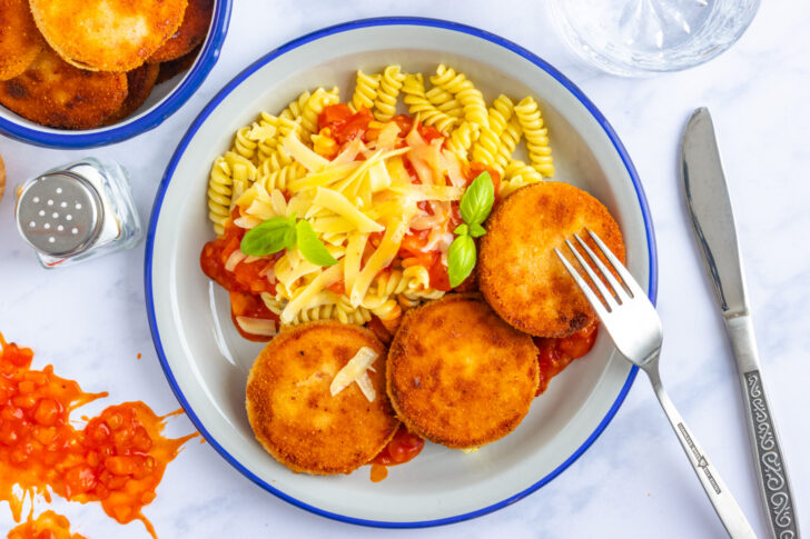 DDR Jägerschnitzel mit Tomatensoße und Spirelli