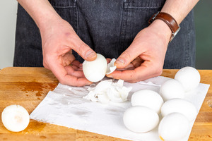 Eier schälen