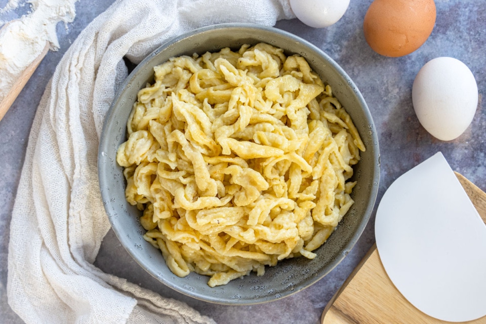 Käsespätzle aus der Pfanne Käsespätzle aus der Pfanne