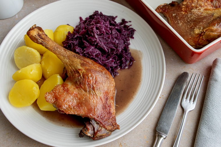 Entenkeulen aus dem Backofen nach Omas Rezept - eat.de