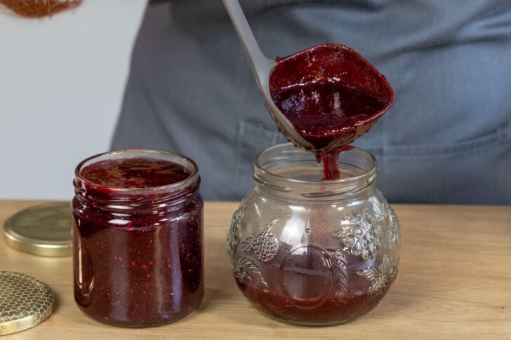 Weihnachtsmarmelade abfüllen