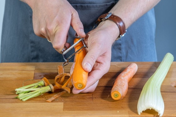 Hirschgulasch im Backofen zubereiten | Rezept - eat.de