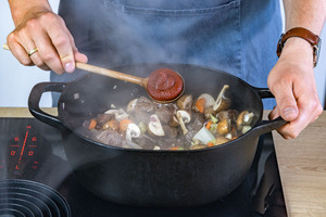 Tomatenmark dazugeben