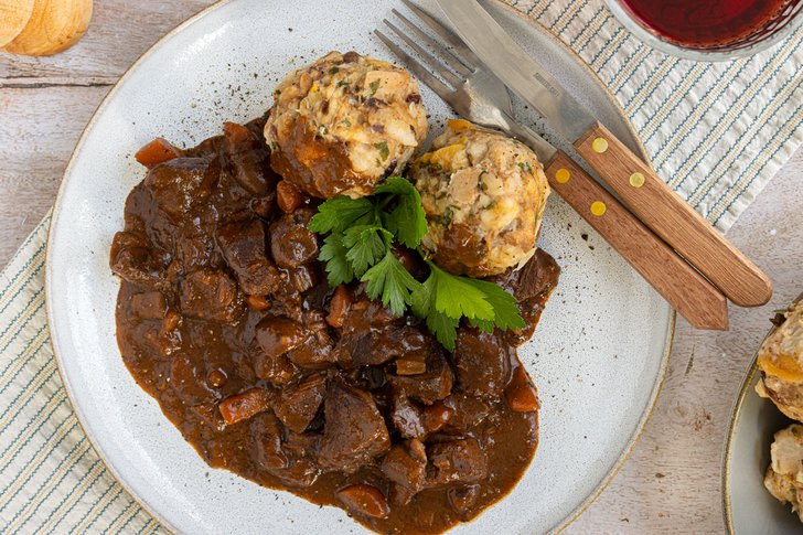Hirschgulasch im Backofen