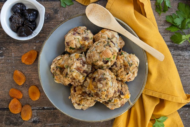 Semmelknödel mit Trockenfrüchten