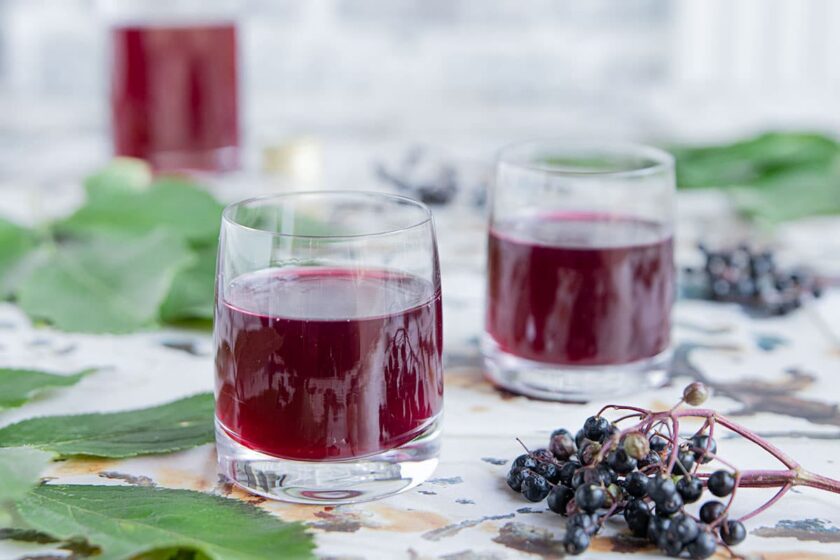 Holunderbeerenschnaps mit Wodka