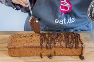 Kuchen mit Schokolade verzieren