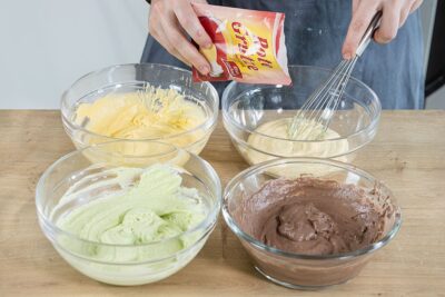 Pulver im Teig verrühren