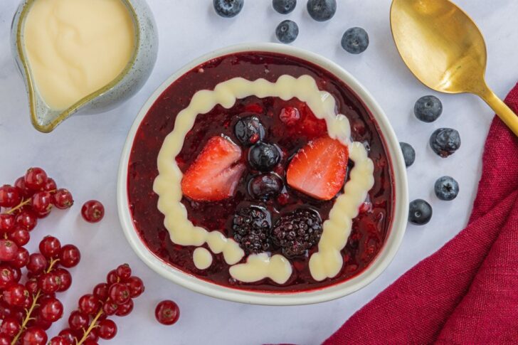 rote Grütze mit Tiefkühlfrüchten