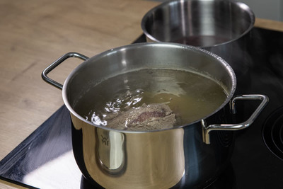 Rindfleisch kochen lassen