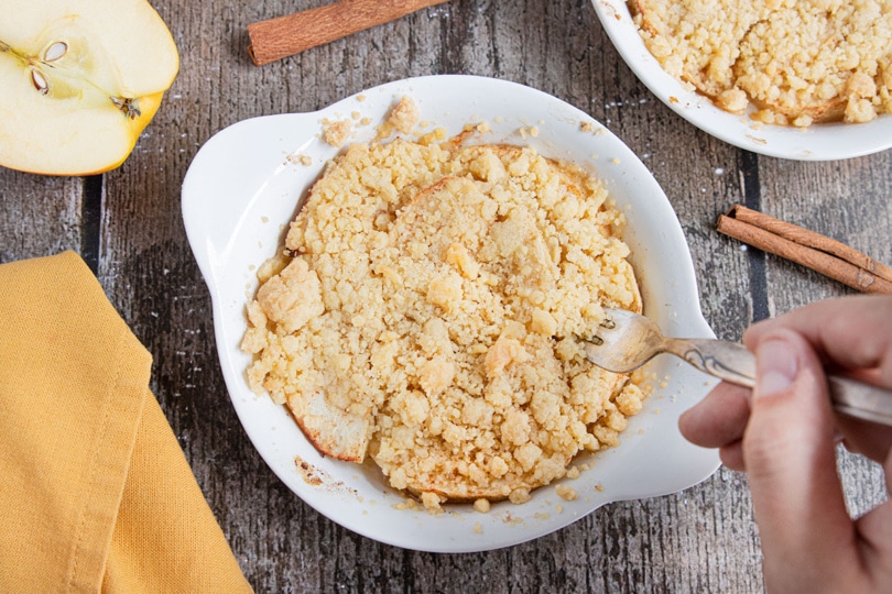 Schneller veganer Apfel Crumble