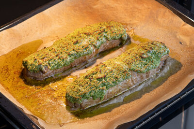 Schweinefilet mit Kruste im Ofen garen