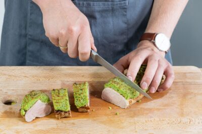 Schweinefilet in Medaillons schneiden