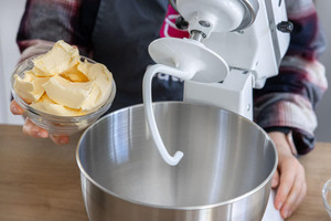 Margarine dazugeben