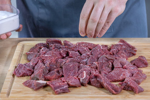 Fleisch salzen