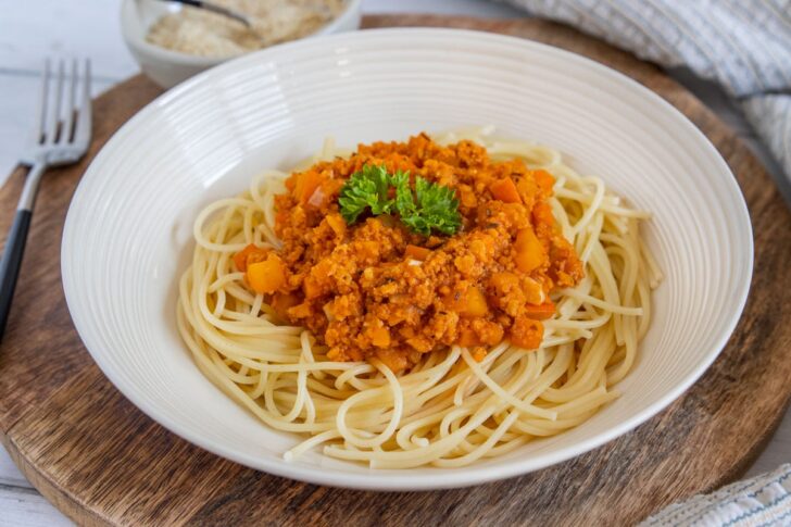 Vegane Kürbis-Bolognese mit Sojaschnetzel