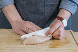 Hähnchenbrust trocken tupfen