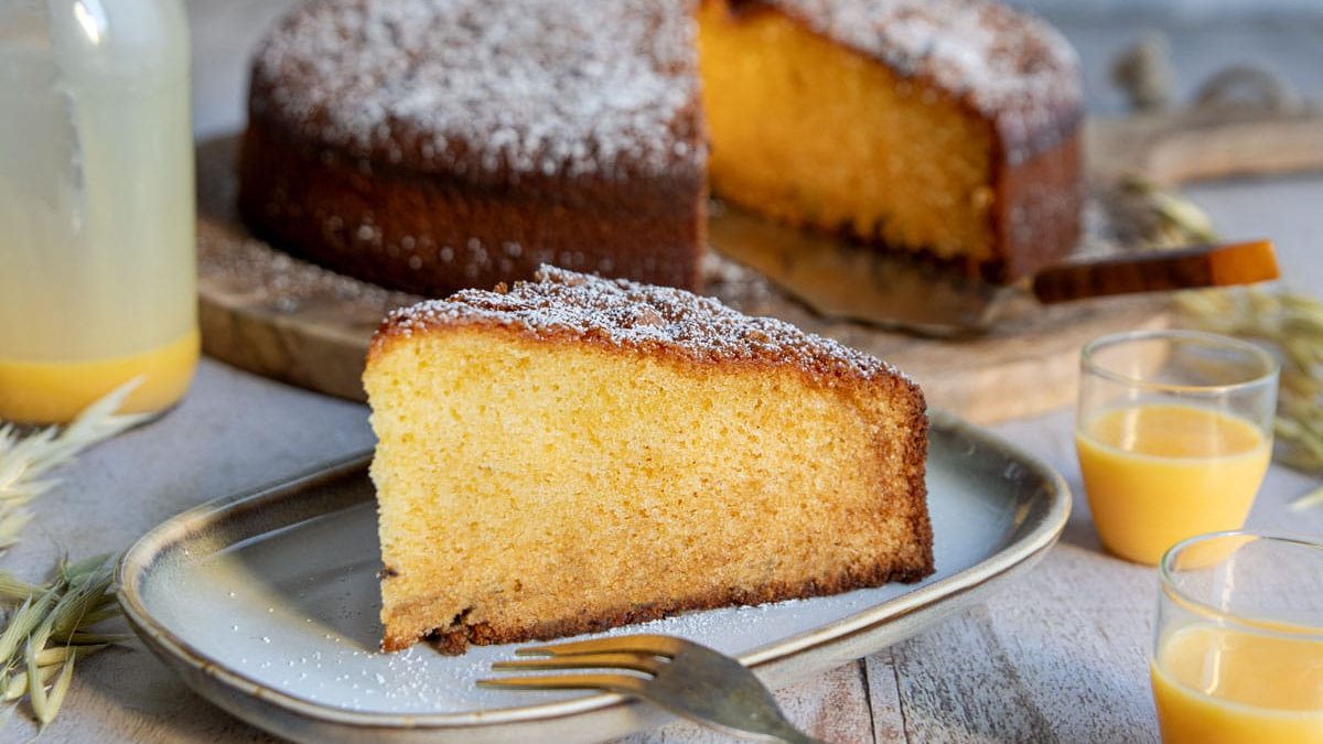 Omas Eierlikörkuchen aus der Springform | Rezept - eat.de