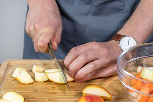 Apfel schneiden