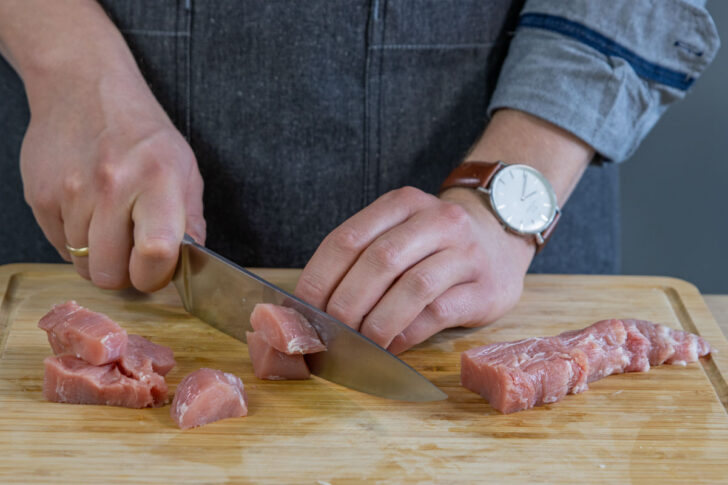 Schweinefilet klein schneiden
