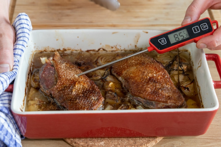 Knusprige Gänsebrust aus dem Backofen | Rezept - eat.de