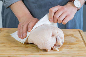 Gänsebrust abtupfen
