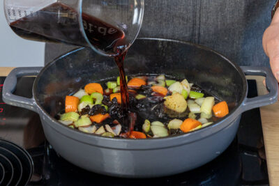 Gemüse mit Wein ablöschen