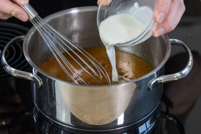 Sauce mit Stärke binden