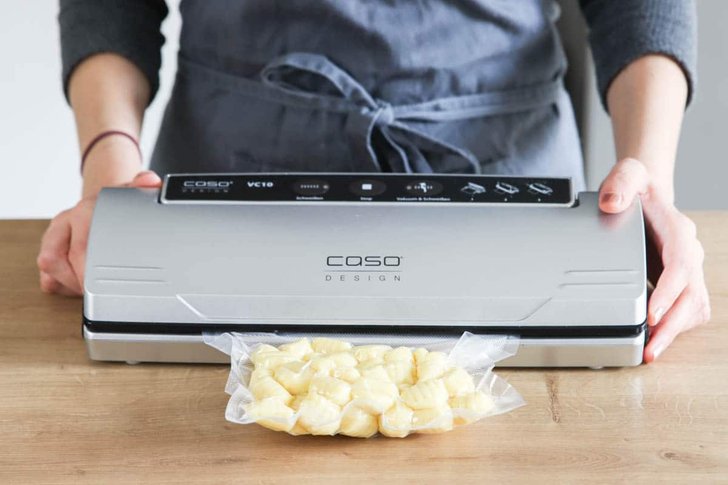 Gnocchi mit einem Vakuumierer verpacken