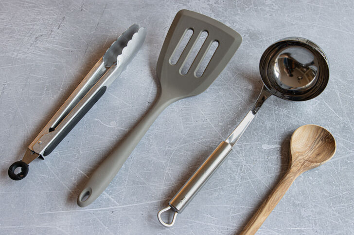 Nudelzange, Pfannenwender, Suppenkelle, Kochlöffel
