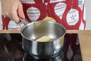 Butter im Topf schmelzen