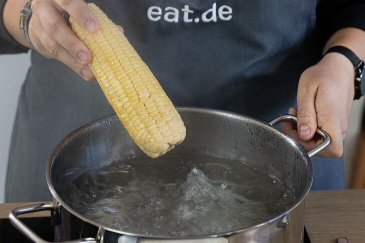 Maiskolben kochen