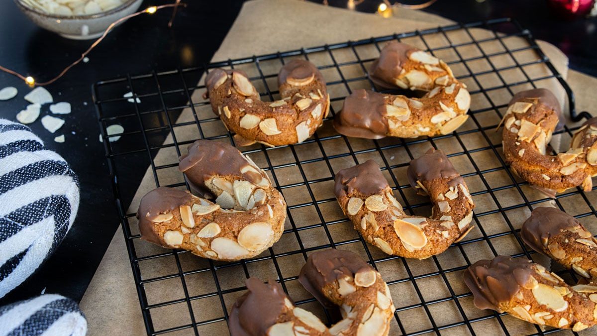 Schnelle Mandelhörnchen mit Marzipan | Rezept - eat.de
