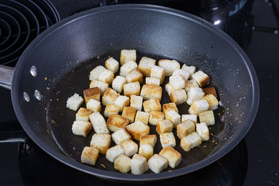 Toastwürfel rösten