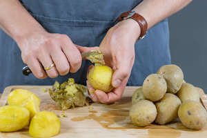 Kartoffeln pellen