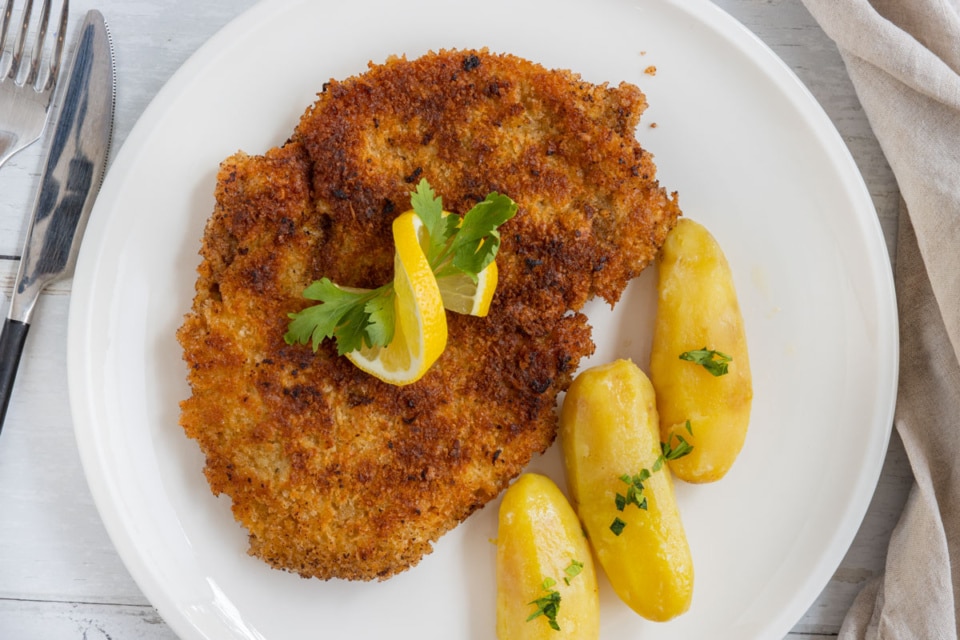 Schnitzel aus der Heißluftfritteuse Rezept eat.de