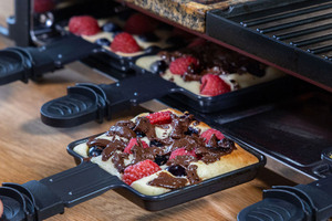 Süßes Beeren-Cheesecake Raclette