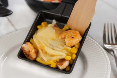 Raclette mit Garnelen und Mango