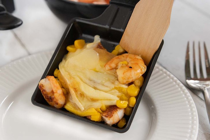 Raclette mit Garnelen und Mango