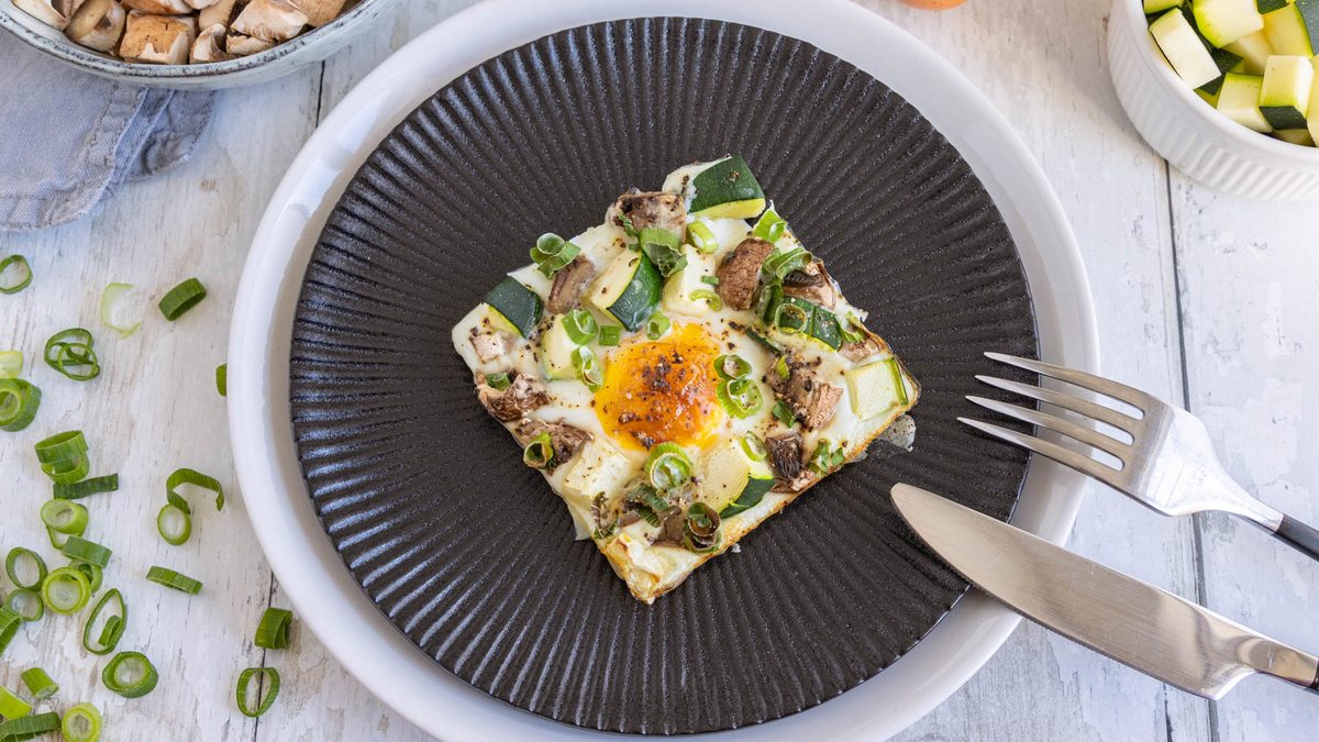 Vegetarisches Raclette mit Gemüse und Ei | Rezept - eat.de