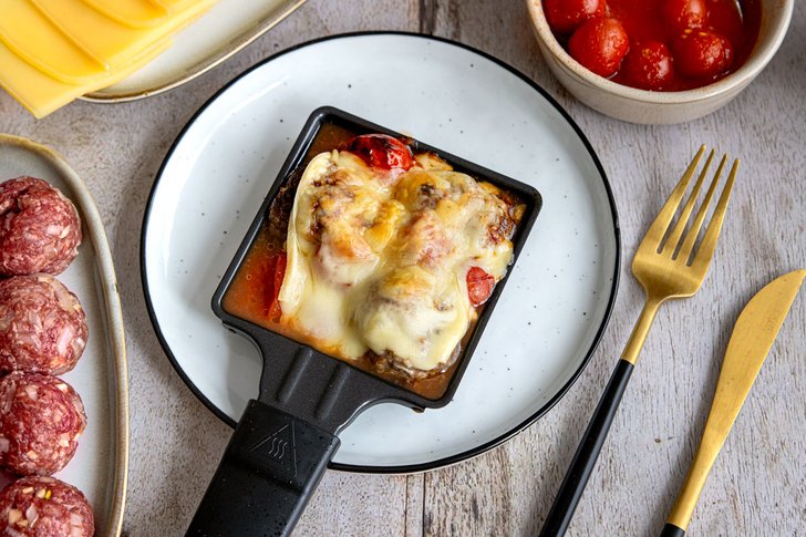 Raclette mit Hackfleischbällchen