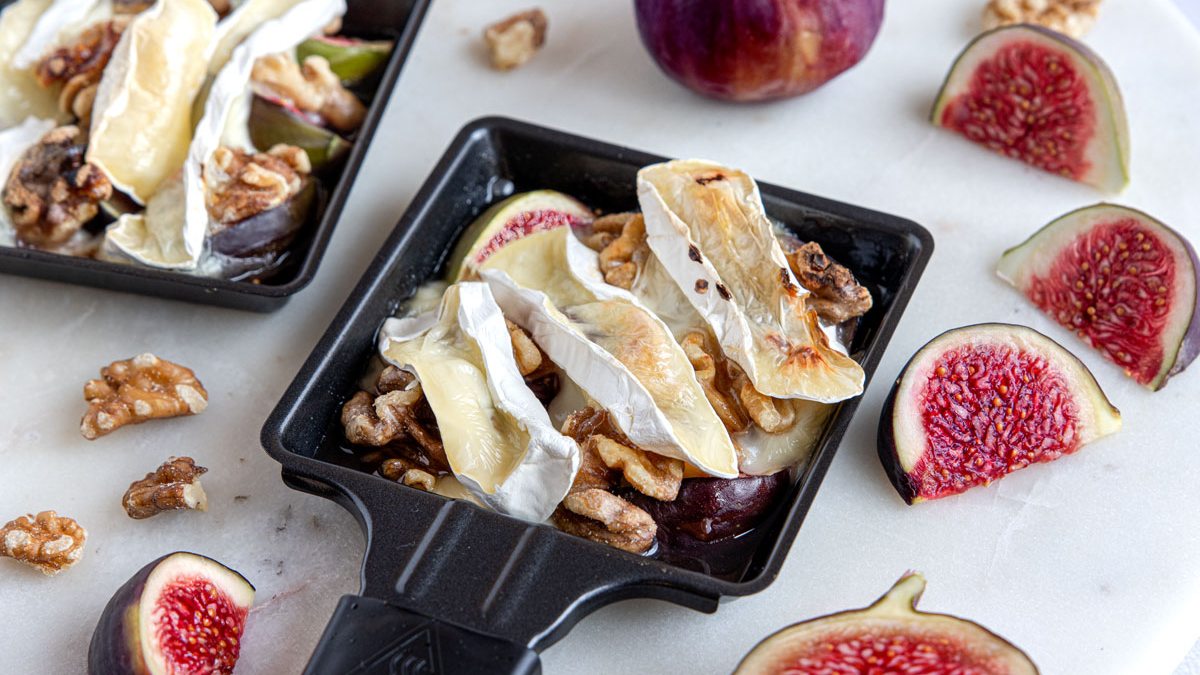 Vegetarisches Raclette mit Camembert und Feigen