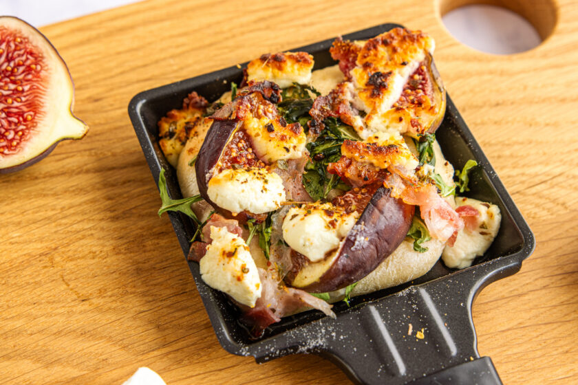 Raclette-Pizza mit Feige und Ziegenkäse