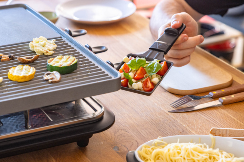 Raclette mit Spaghetti & Tomate-Mozzarella grillen