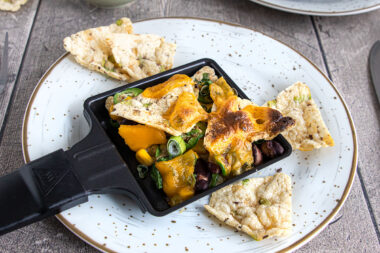 veganes Nacho-Cheese Raclette
