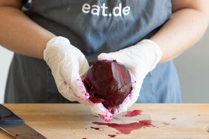 gekochte Rote Beete schälen