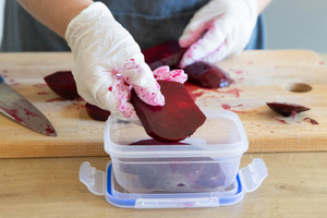 Rote Beete portioniert in Dosen lagern 